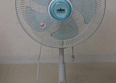 二手電風扇出售 聲寶14吋電風扇 立扇 591居家 家具