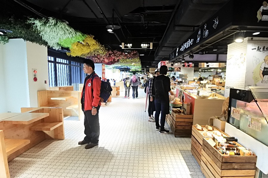可以吹冷氣的菜市場?!-「第六市場」
