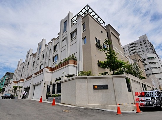 住宅出售 五房三廳五衛零陽台 鐵人房仲 杏林邨 中科角間裝潢大地坪 台中房屋出售 591售屋網